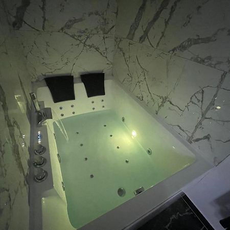 Le Cocon Balneo Apartman Sens Kültér fotó