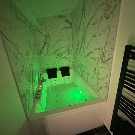 Le Cocon Balneo Apartman Sens Kültér fotó
