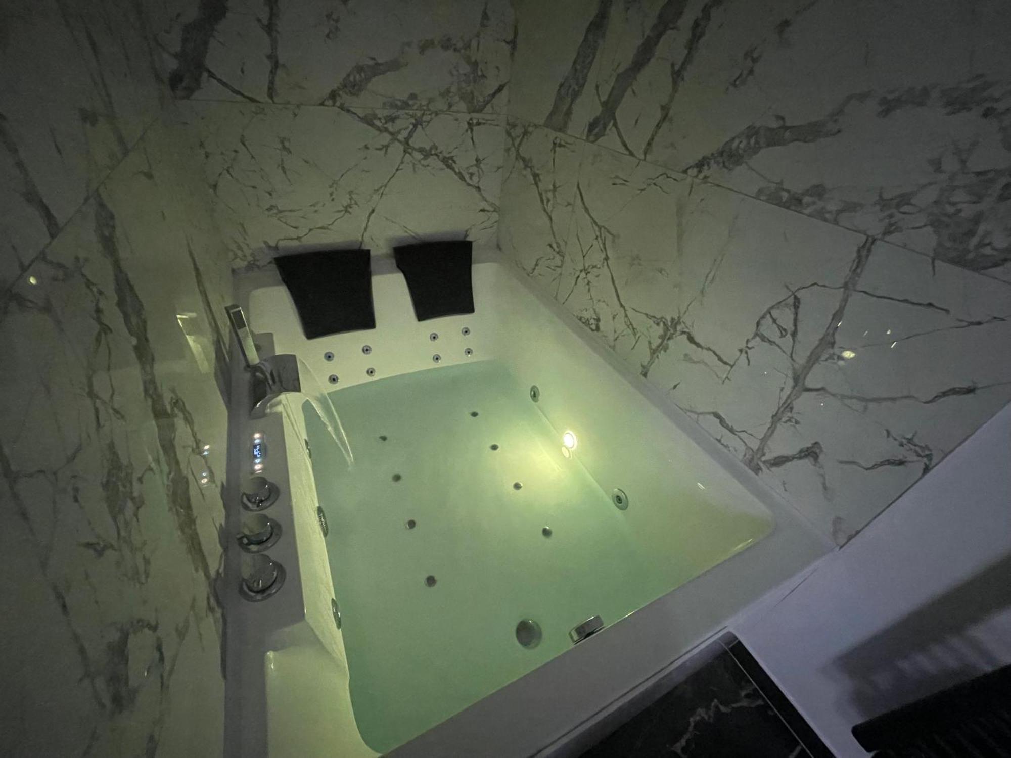 Le Cocon Balneo Apartman Sens Kültér fotó